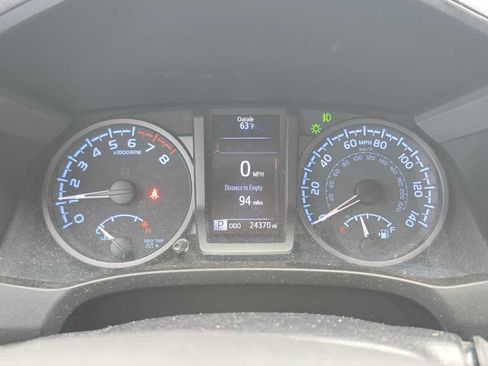 Used 2020 Toyota Tacoma TRD Sport w/ TRD Premium Sport Package AWD/4WD image 7