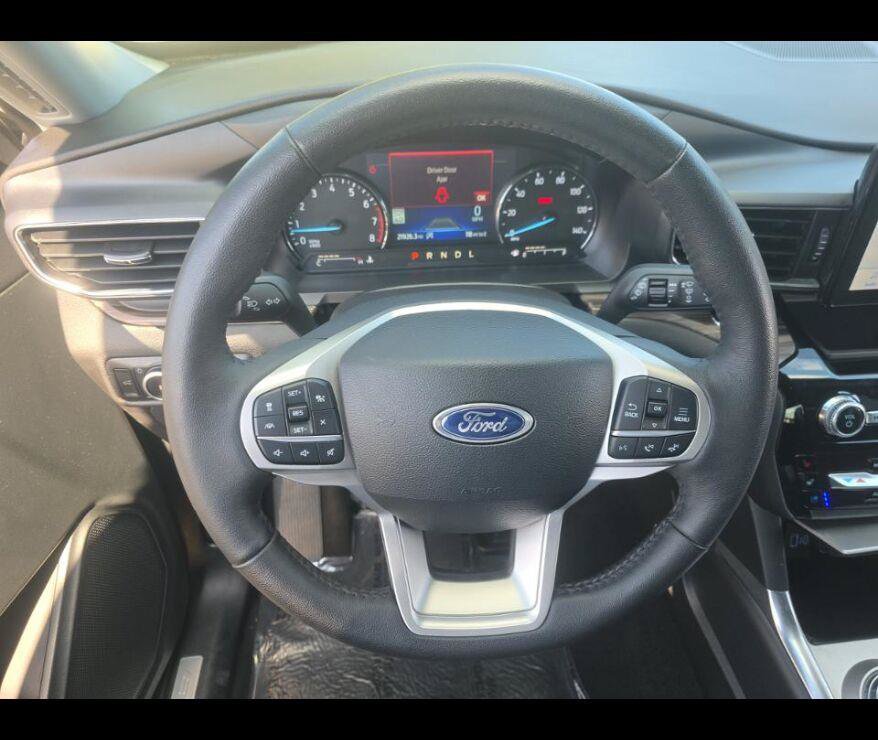 Used 2024 Ford Explorer Limited AWD/4WD image 4