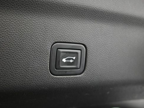 Used 2021 Chevrolet Tahoe Premier w/ Premium Package image 46