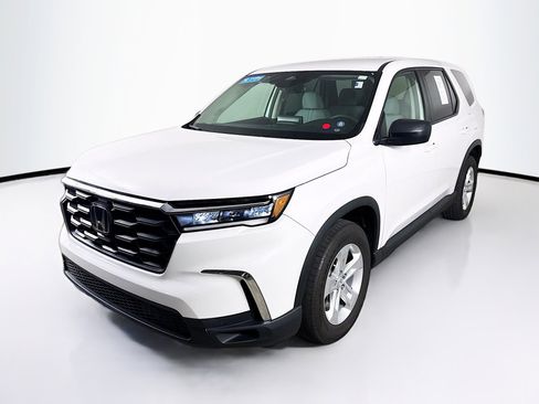 Certified 2024 Honda Pilot LX image 4