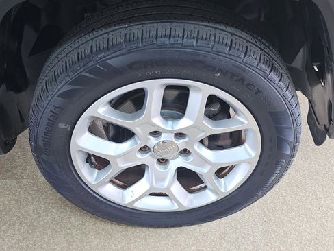 Used 2015 Jeep Renegade Latitude w/ Popular Equipment Group AWD/4WD image 51