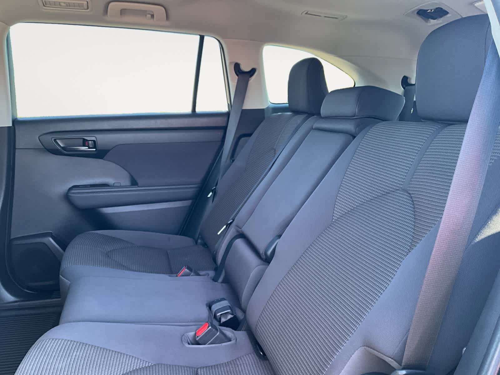 Used 2023 Toyota Highlander LE FWD image 13