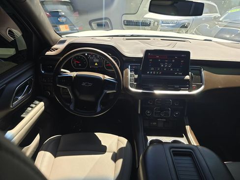 Used 2021 Chevrolet Tahoe Z71 w/ Luxury Package AWD/4WD image 19