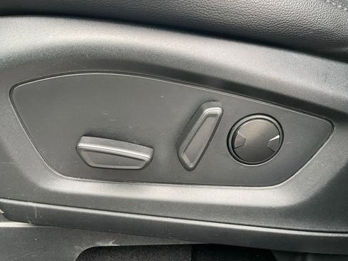 Used 2023 Ford Explorer Limited image 23