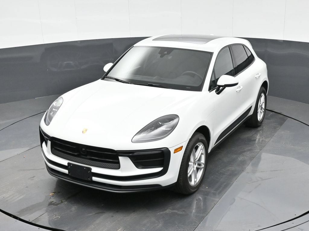 Certified 2025 Porsche Macan AWD/4WD image 26