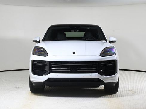 New 2025 Porsche Cayenne Turbo image 10