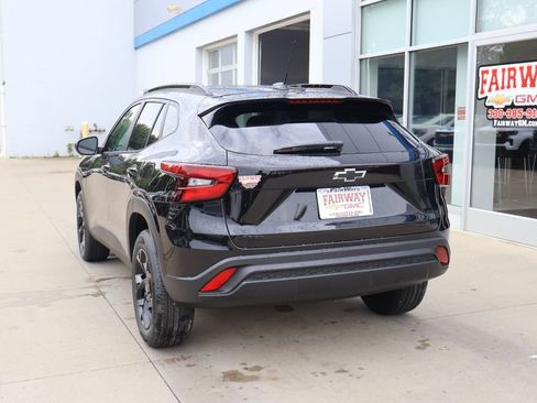 New 2026 Chevrolet Trax LT w/ Midnight Edition FWD image 8