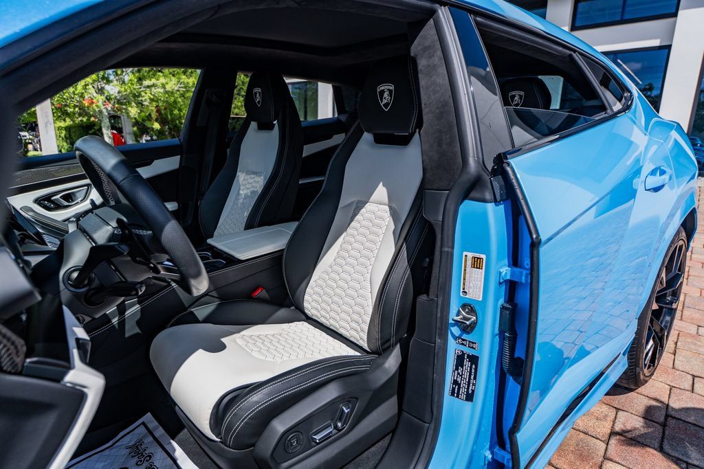 Used 2022 Lamborghini Urus AWD/4WD image 19