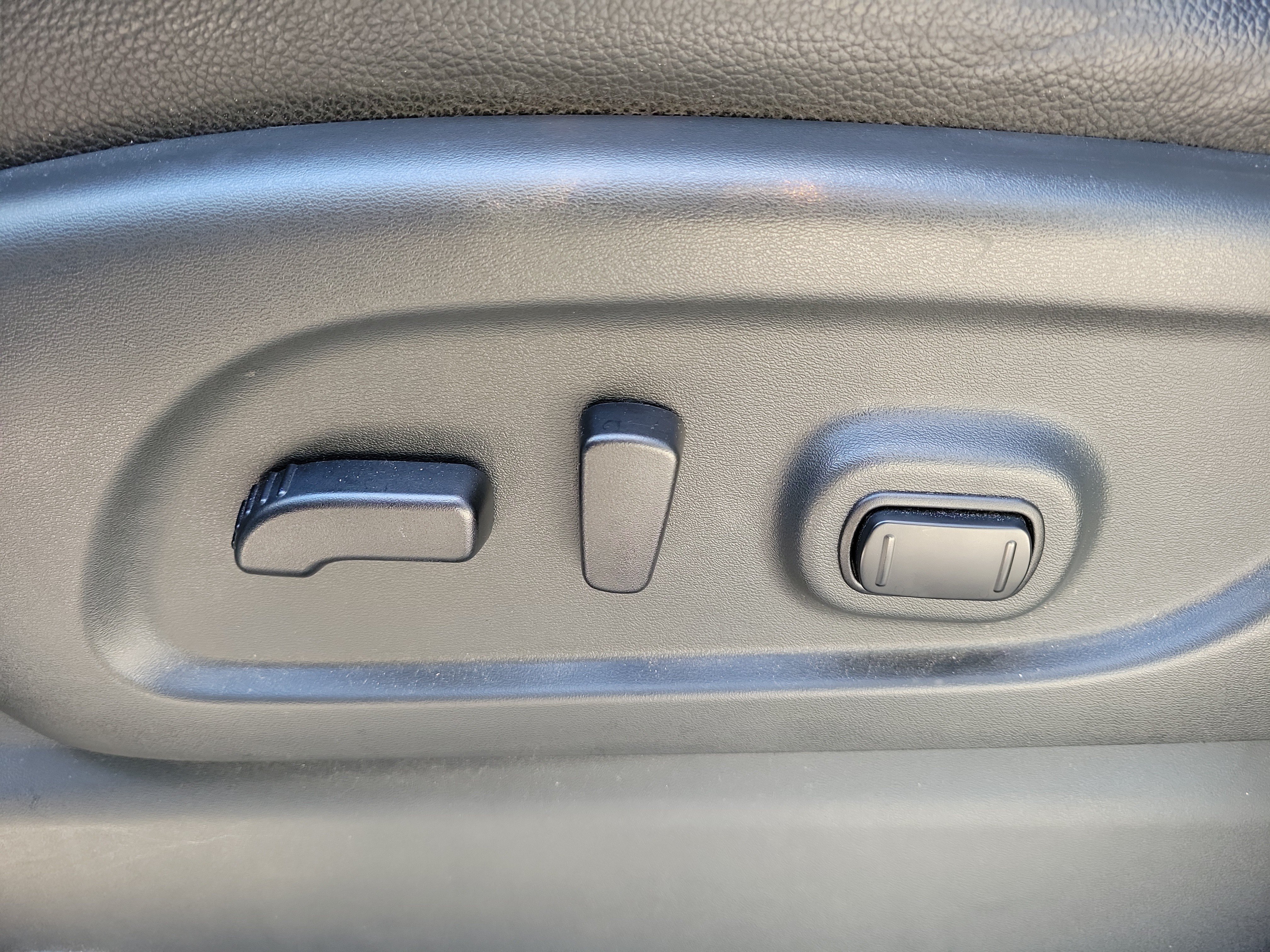 Used 2021 Nissan Titan PRO-4X w/ Pro-4x Convenience Package AWD/4WD image 15