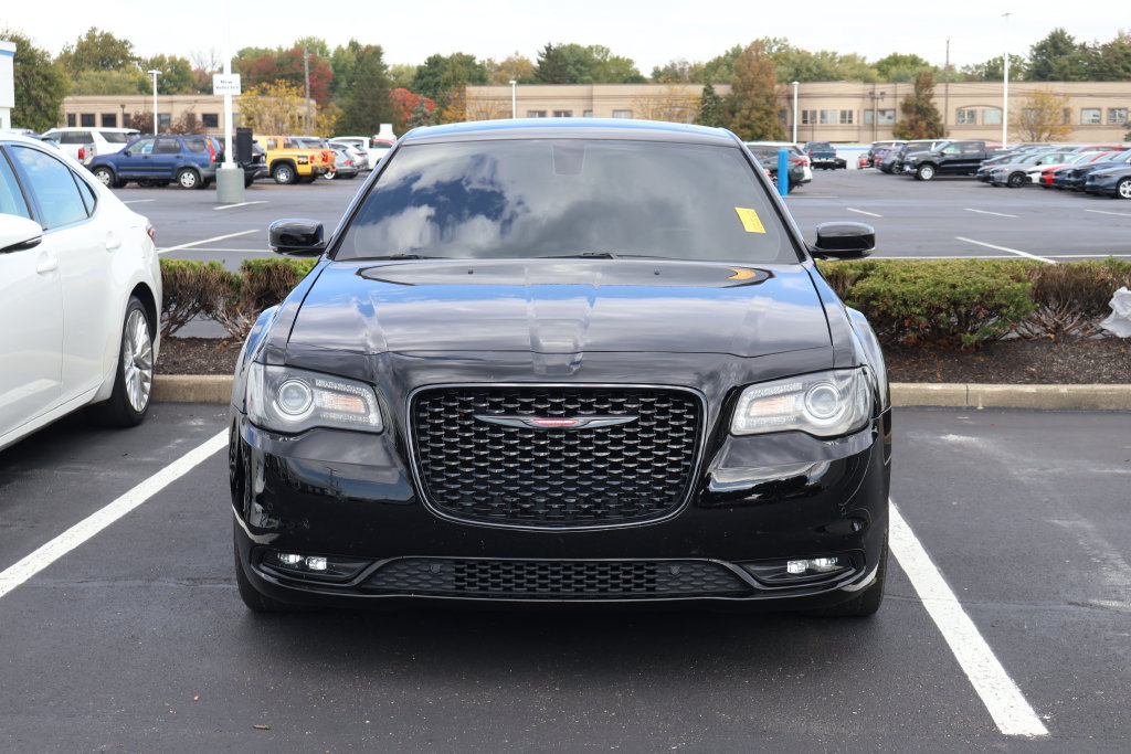 Used 2023 Chrysler 300 S w/ Comfort Group RWD image 2