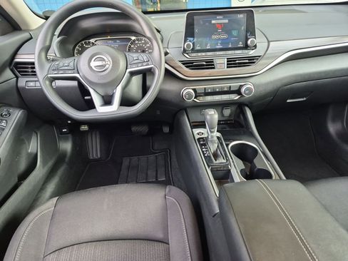 Used 2024 Nissan Altima 2.5 SV FWD image 30
