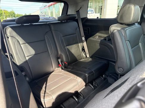 Used 2023 GMC Acadia SLT w/ Preferred Package AWD/4WD image 7
