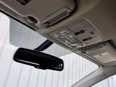 Used 2015 Toyota RAV4 Limited image 31