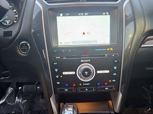 Used 2017 Ford Explorer Platinum image 24