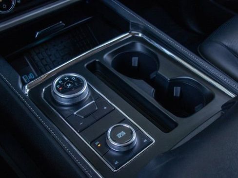 Used 2024 Ford Expedition Max XLT image 17