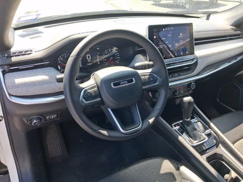 Used 2024 Jeep Compass Latitude AWD/4WD image 4