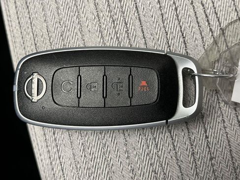 Used 2023 Nissan Rogue SV AWD/4WD image 23