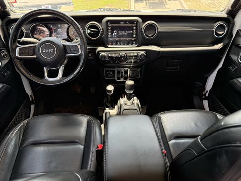Used 2020 Jeep Wrangler Unlimited Sahara AWD/4WD image 13