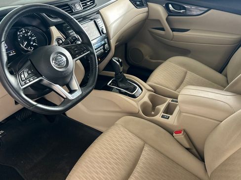 Used 2019 Nissan Rogue SV image 7