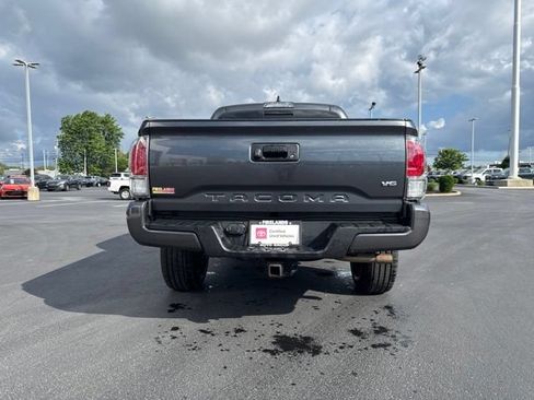 Used 2022 Toyota Tacoma TRD Sport AWD/4WD image 6