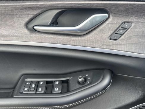 Used 2022 Jeep Grand Cherokee Limited RWD image 21