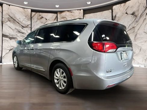 Used 2019 Chrysler Pacifica Touring-L FWD image 8