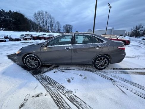 Used 2017 Toyota Camry SE image 6