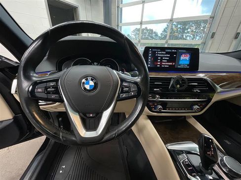 Used 2018 BMW 530i w/ Premium Package RWD image 13
