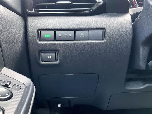 Used 2024 Nissan Sentra SV FWD image 33