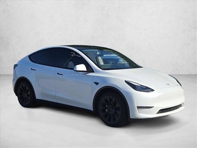 Used 2024 Tesla Model Y Long Range AWD/4WD image 3