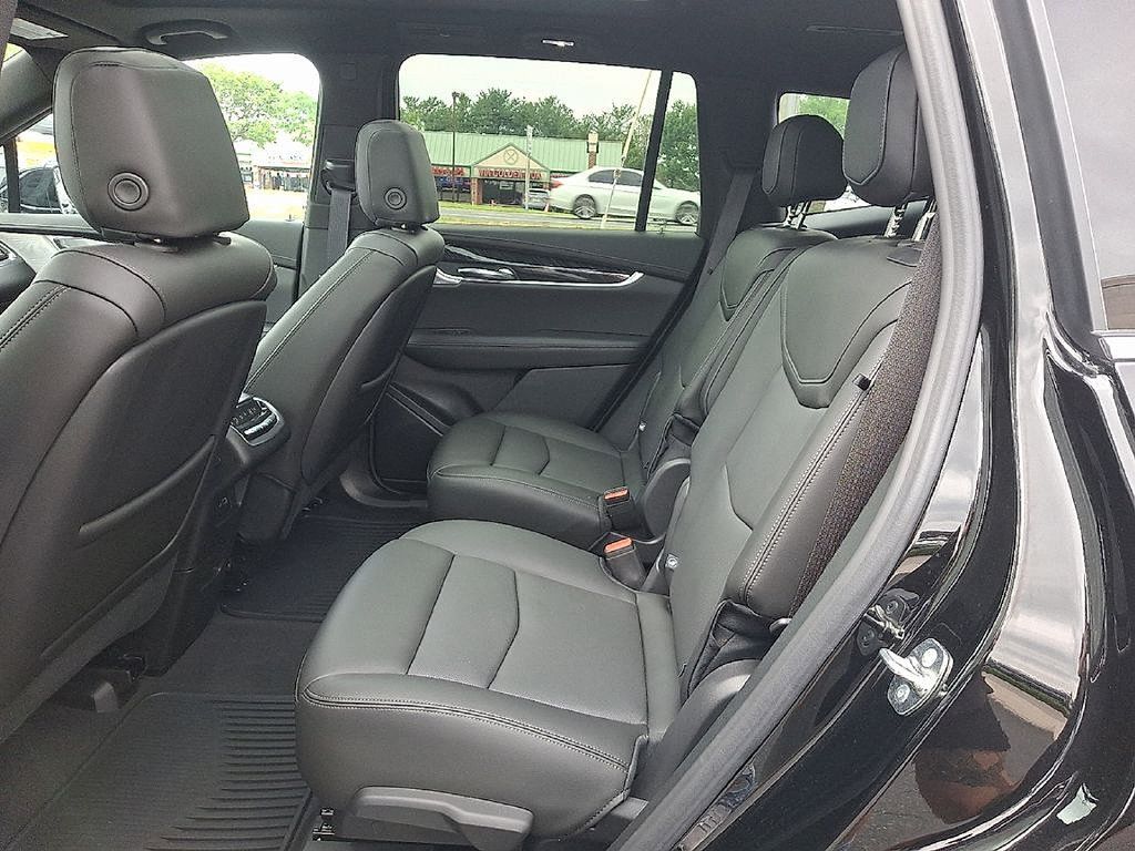 Used 2025 Cadillac XT6 Premium Luxury w/ Technology Package AWD/4WD image 10