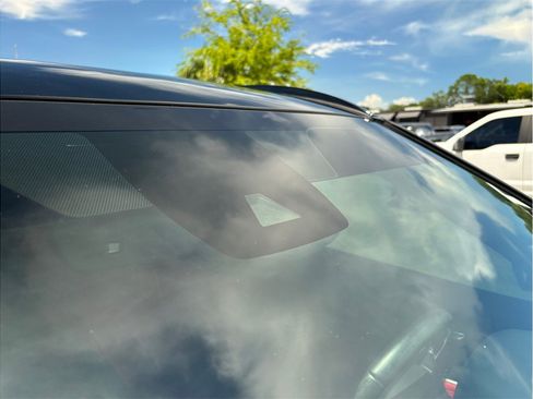 Used 2021 Toyota Highlander XSE FWD image 12