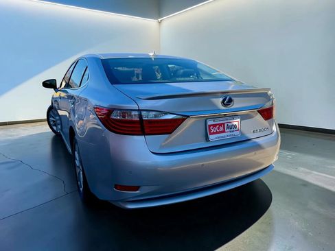 Used 2014 Lexus ES 300h w/ Premium Package w/Bamboo Trim FWD image 5