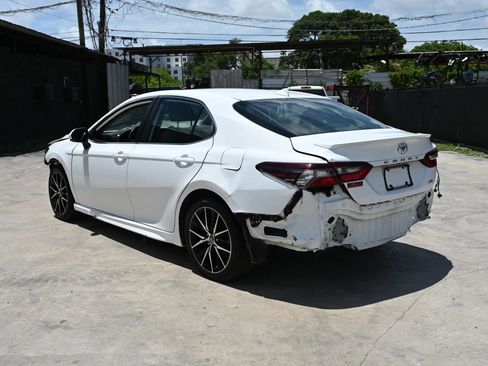 Used 2022 Toyota Camry SE FWD image 4