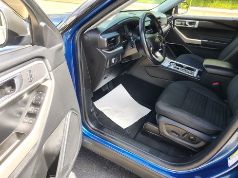 Used 2021 Ford Explorer XLT AWD/4WD image 19
