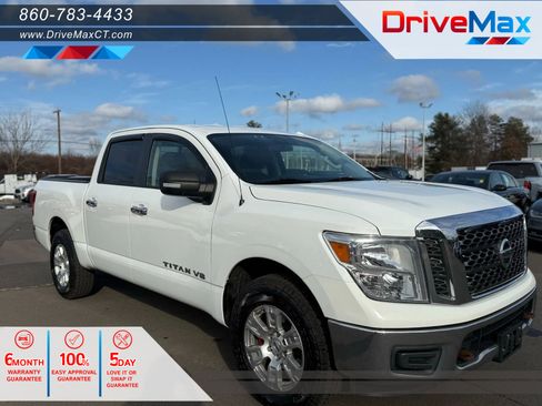 Used 2018 Nissan Titan SV image 1