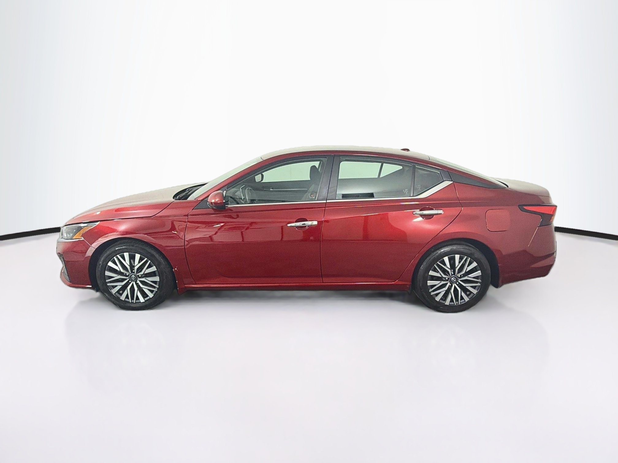 Used 2023 Nissan Altima 2.5 SV FWD image 4