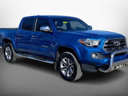 Used 2017 Toyota Tacoma Limited w/ Tow Package image 3