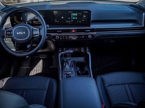 Certified 2025 Kia Sorento EX w/ Panoramic Sunroof Package image 21