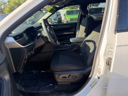 Certified 2025 Jeep Grand Cherokee L Laredo RWD image 16