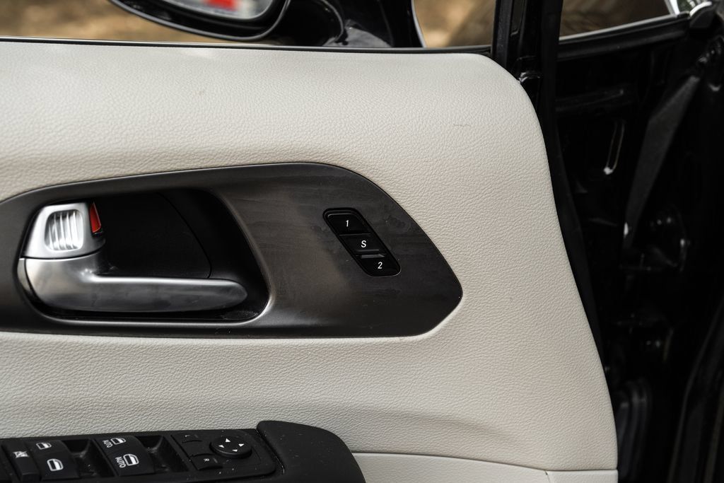 Used 2024 Chrysler Pacifica Touring-L FWD image 60