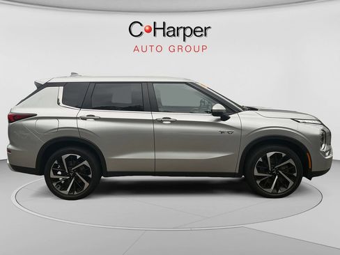 Used 2024 Mitsubishi Outlander 4WD Plug-In Hybrid image 2