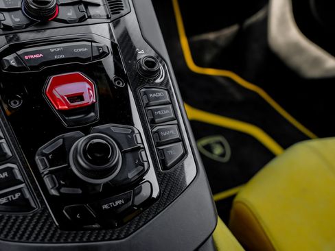Used 2018 Lamborghini Aventador S AWD/4WD image 26