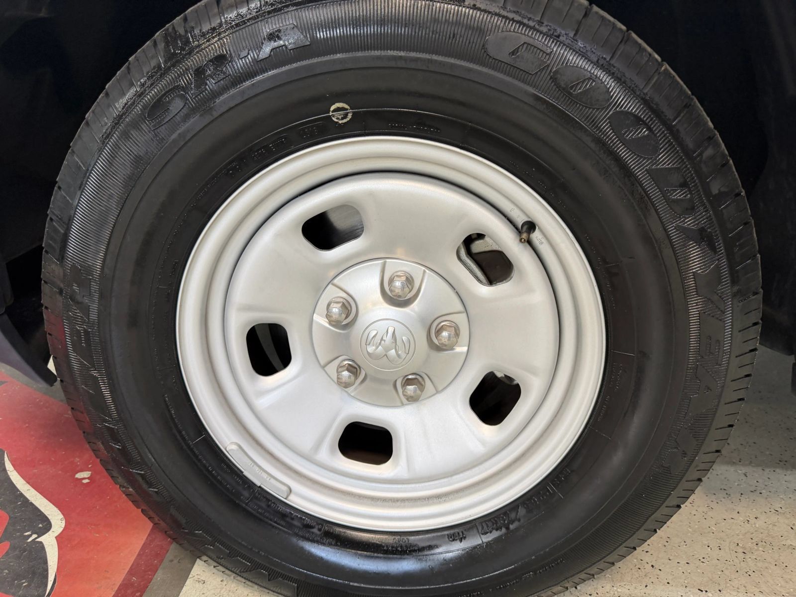 Used 2018 RAM 1500 Express RWD image 17