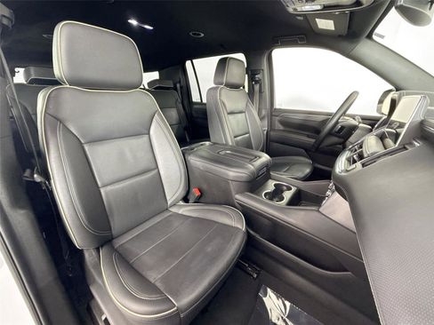 Used 2024 GMC Yukon XL SLT image 41
