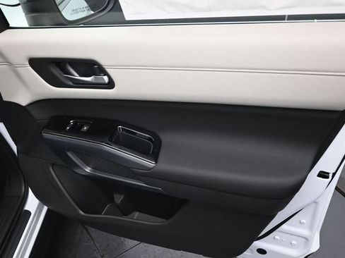 New 2026 Nissan Pathfinder SL image 34