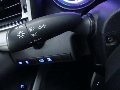 Used 2023 Toyota Camry SE image 19