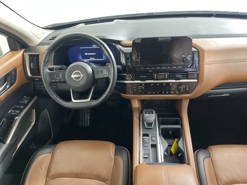 Used 2024 Nissan Pathfinder Platinum w/ Cargo Package image 5