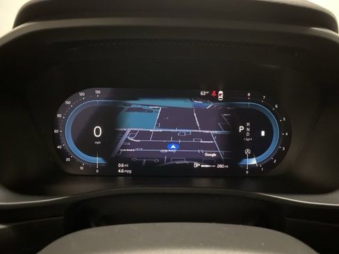 Used 2025 Volvo XC40 B5 Plus image 8