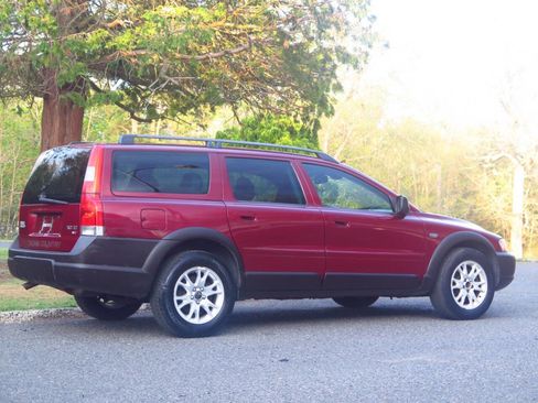 Used 2004 Volvo V70 image 4